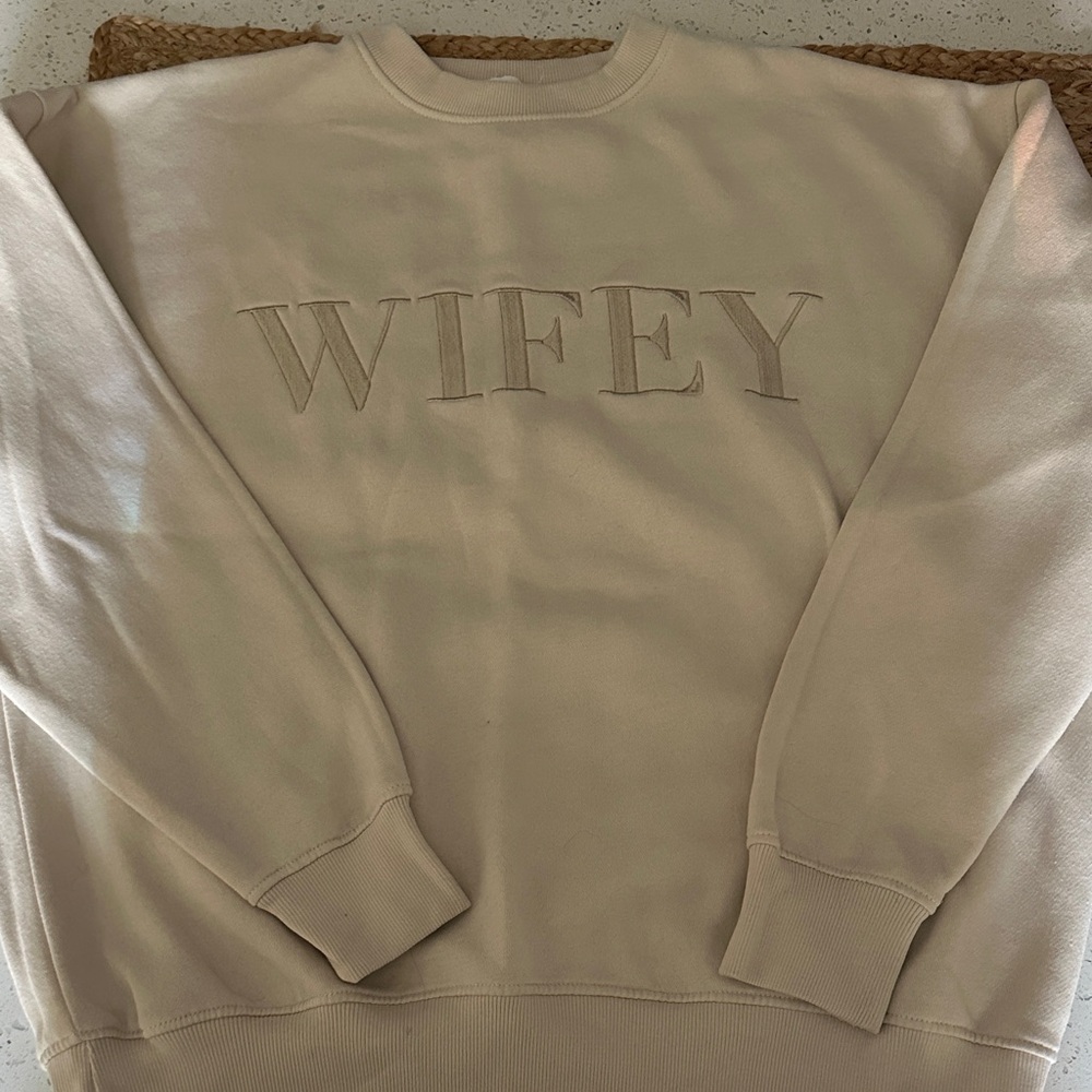 Cream 'Wifey' Sweatshirt Six Stories